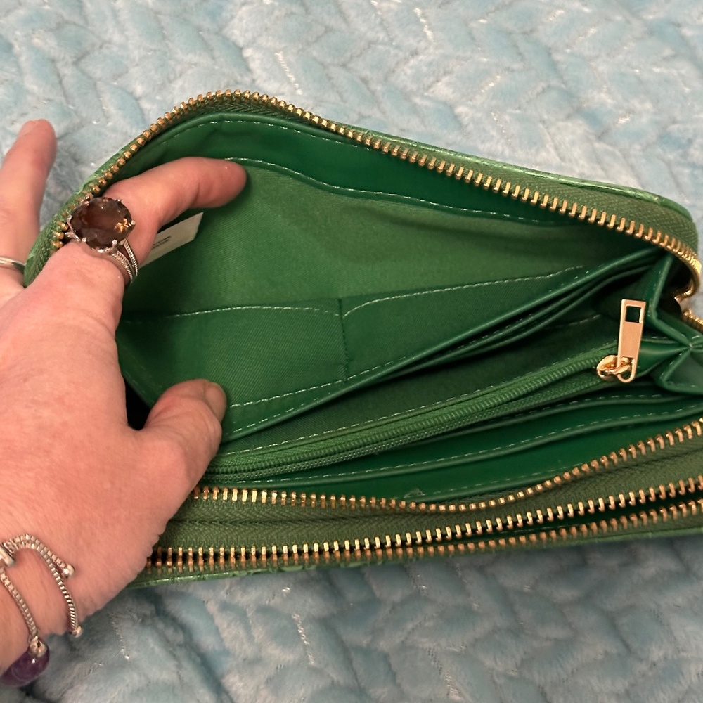 A New Day Green Croc Embossed Wallet Double Zip Accordion Gold Hardware Wristlet - Picture 11 of 15